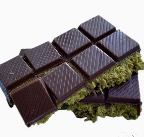 'Viral' Pistachio Praline Dubai Chocolate Bar – Crispy & Nutty Delight 71gr